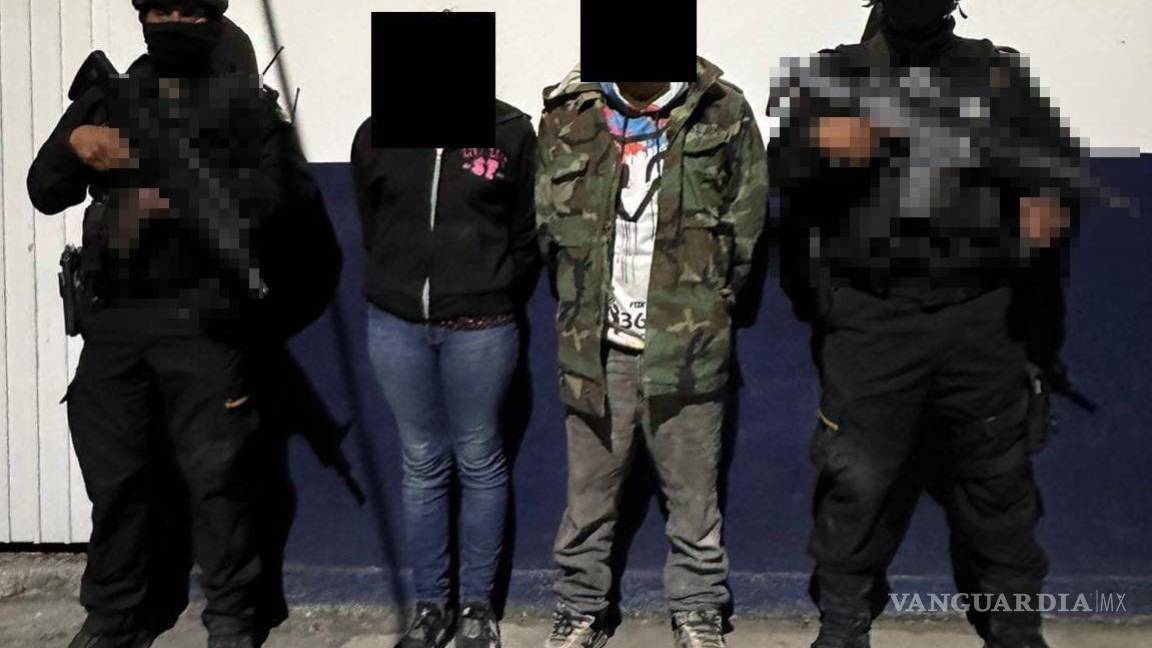 Pareja detenida en Nuevo León con 55 dosis de droga y arma exclusiva del ejército