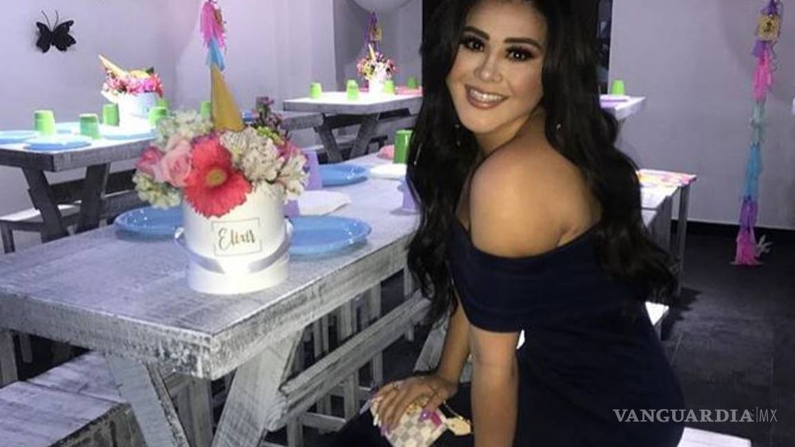 $!‘Gomita’ presume su vestido de quinceañera