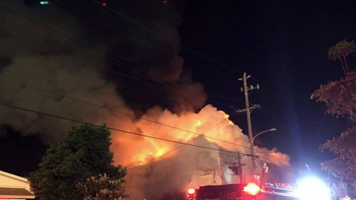 $!Temen que hayan muerto 40 personas por incendio en Oakland