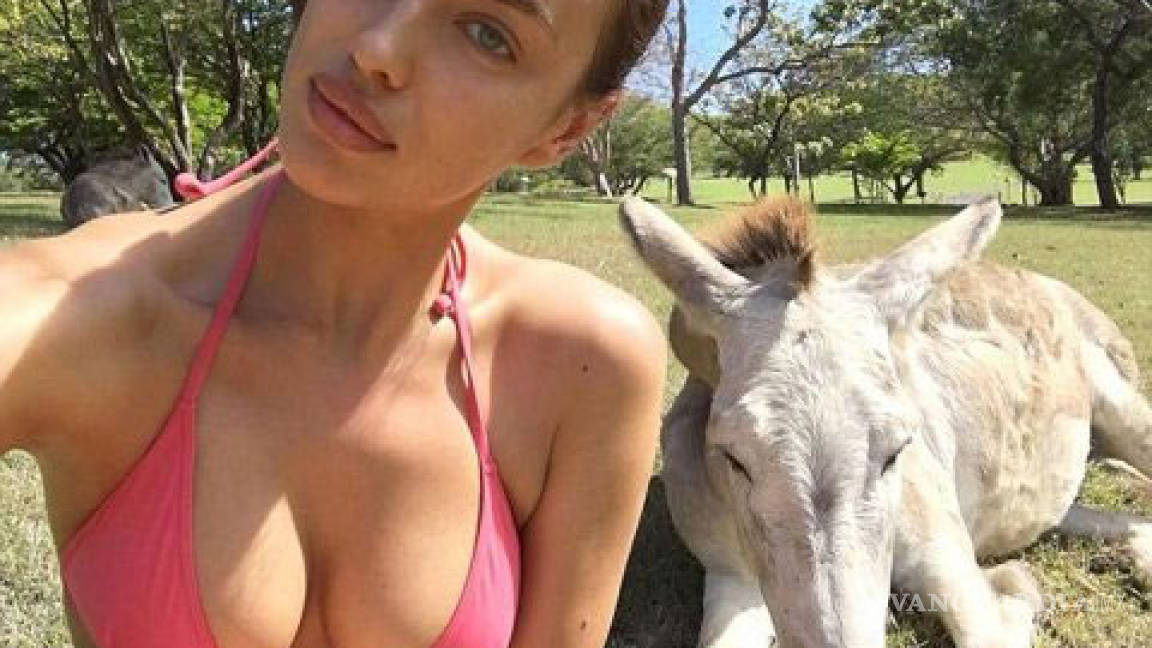 Irina Shayk en bikini... y con un burro
