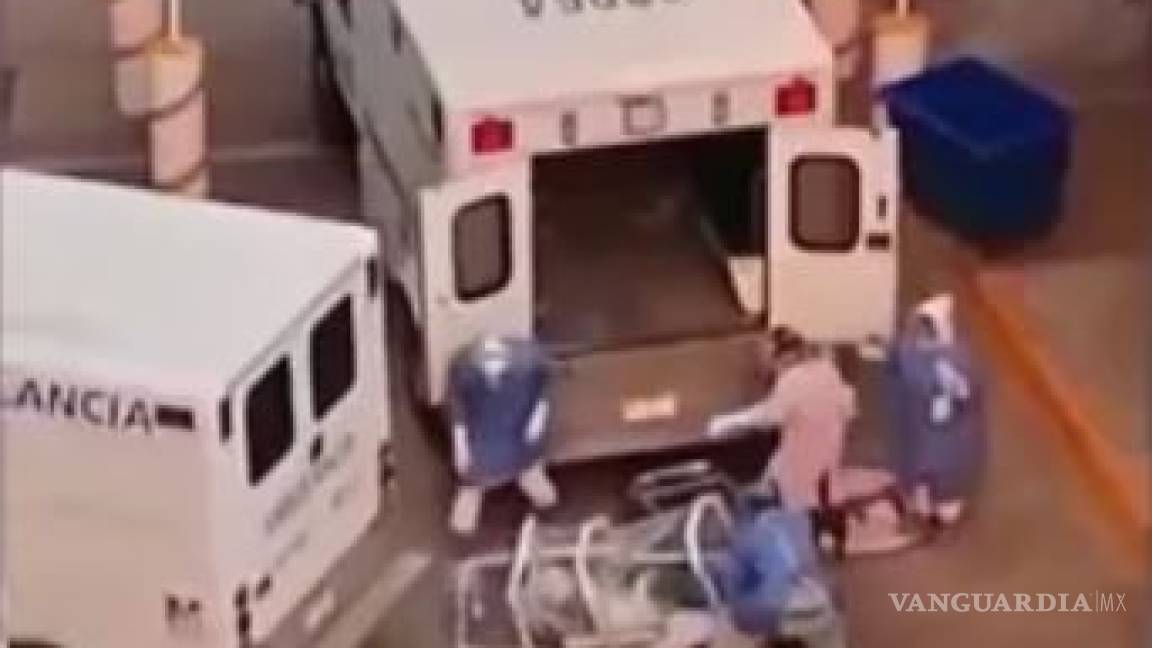 Se les cae paciente con COVID-19 de camilla en hospital del IMSS (video)