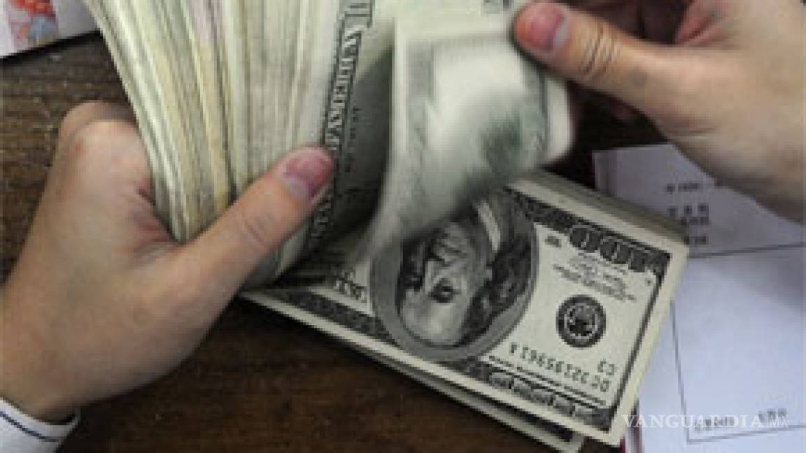 Dólar cotiza hasta en 13.20 en aeropuerto capitalino