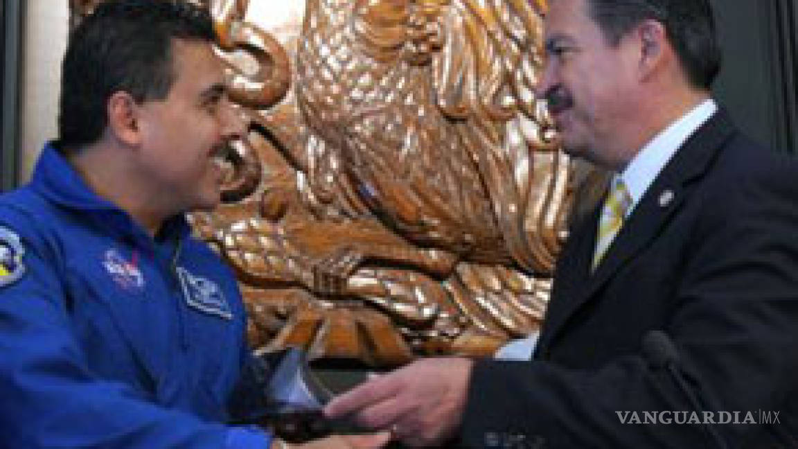 Astronauta asesorará agencia espacial mexicana