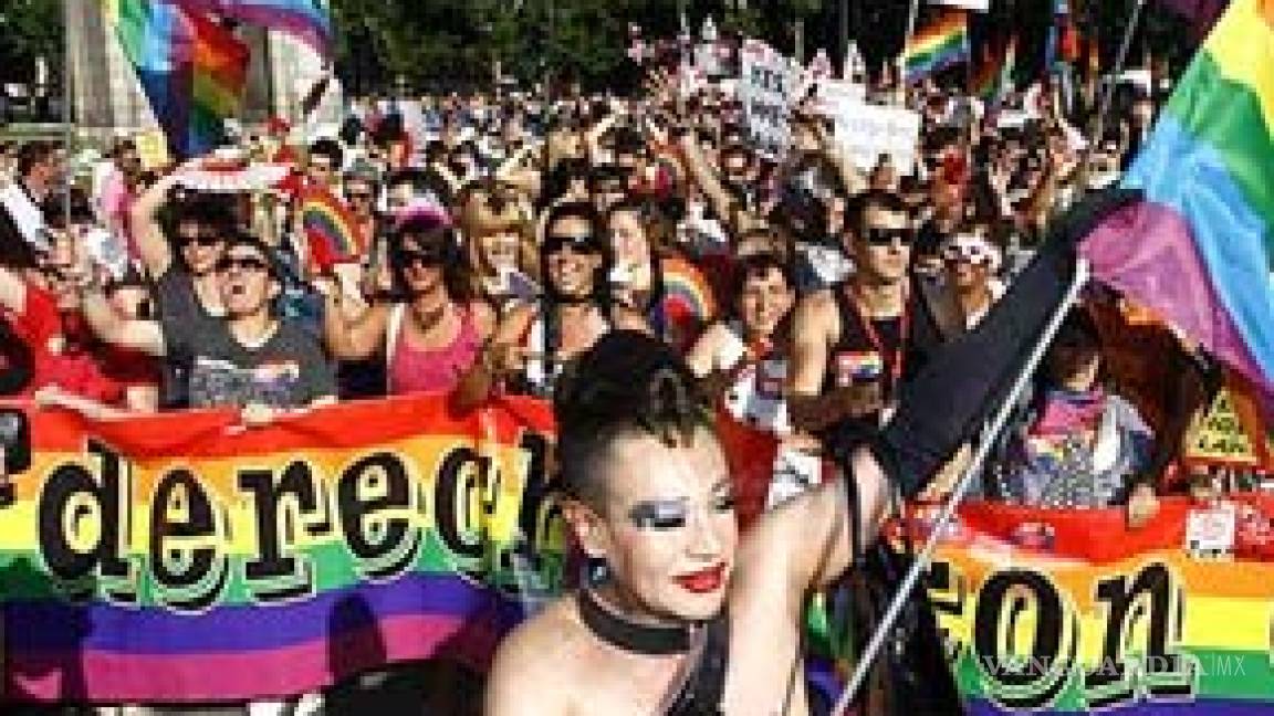 Gays desfilan en Berlín para protestar por sus derechos