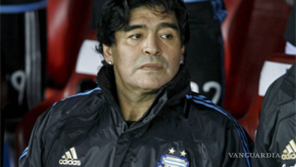 Afirman que sanción de FIFA a Maradona fue leve y afecta a Selección