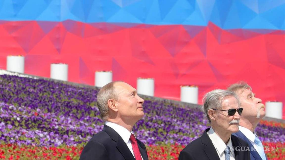 Vladímir Putin realiza su primer acto público en la ceremonia del Día de Rusia