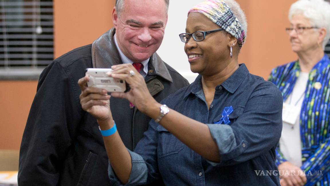 $!Tim Kaine vota en Virginia inspirado por su experiencia de juventud en Honduras