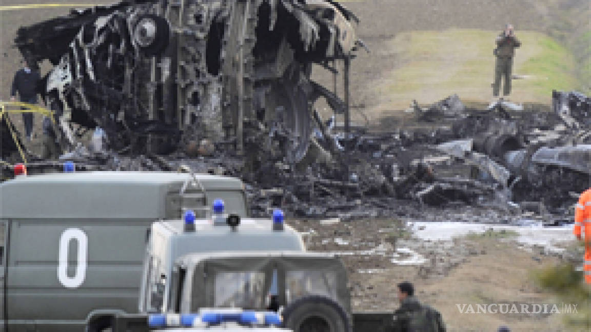 Se desploma avión del ejército italiano; cinco muertos