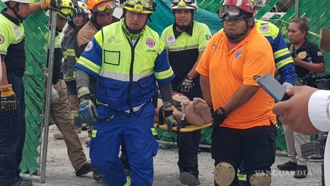 $!Rescatan a octava víctima de la plaza derrumbada en Monterrey