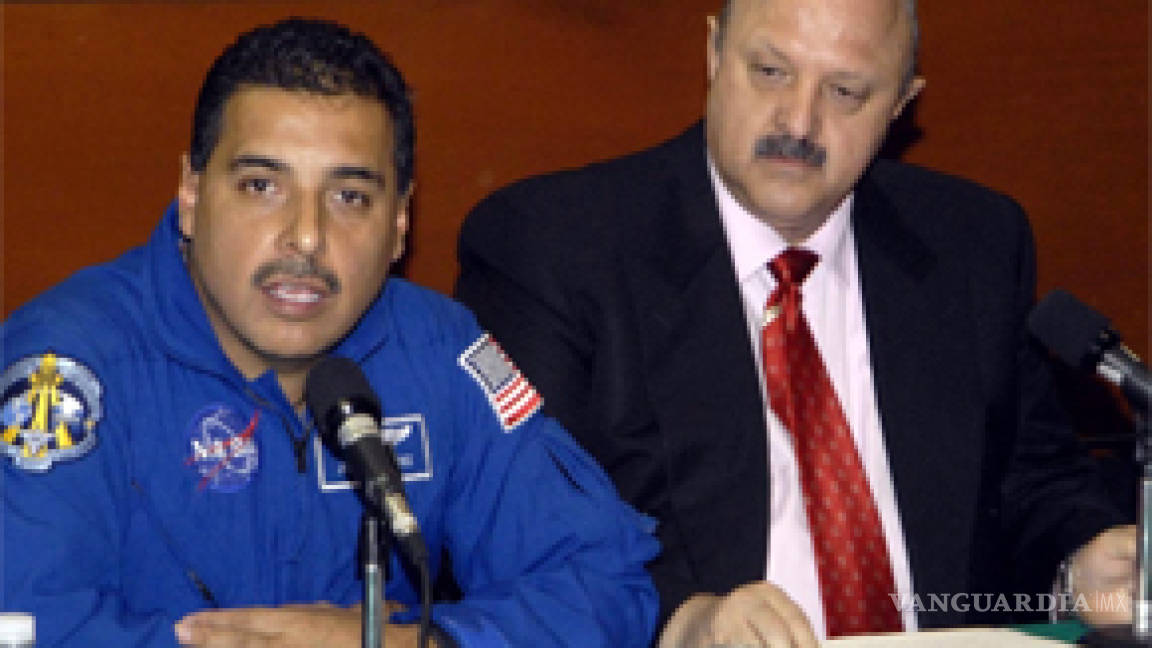 Reconocen diputados logros de astronauta