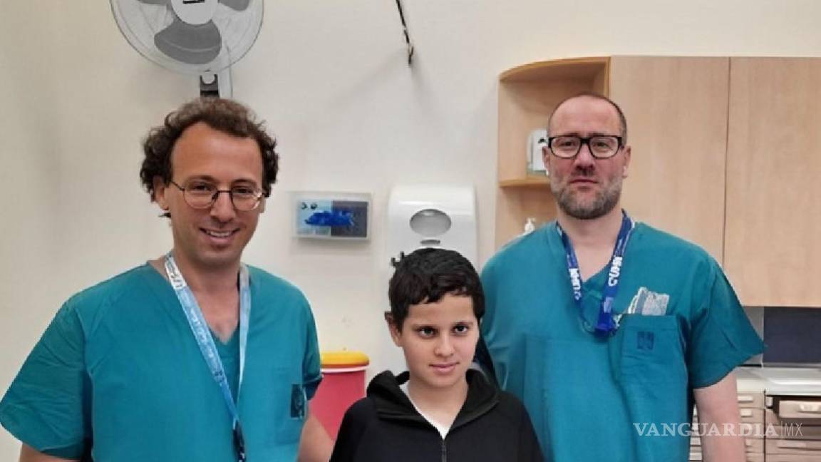 Logran ‘milagrosa’ operación para volver a unir cabeza a niño
