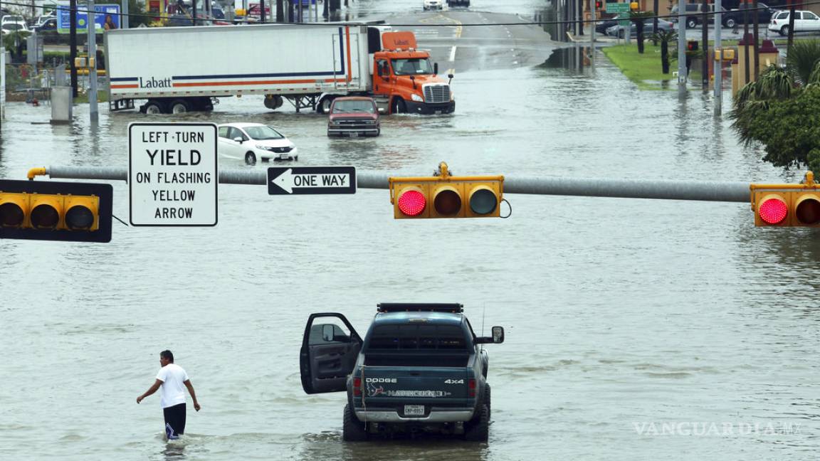 Realizan más de 200 rescates en zona inundada de Texas