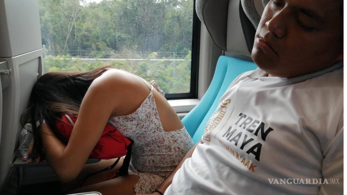 $!Verde selva y estaciones inconclusas, como único paisaje, entre sueño y aburrimiento de los pasajeros.