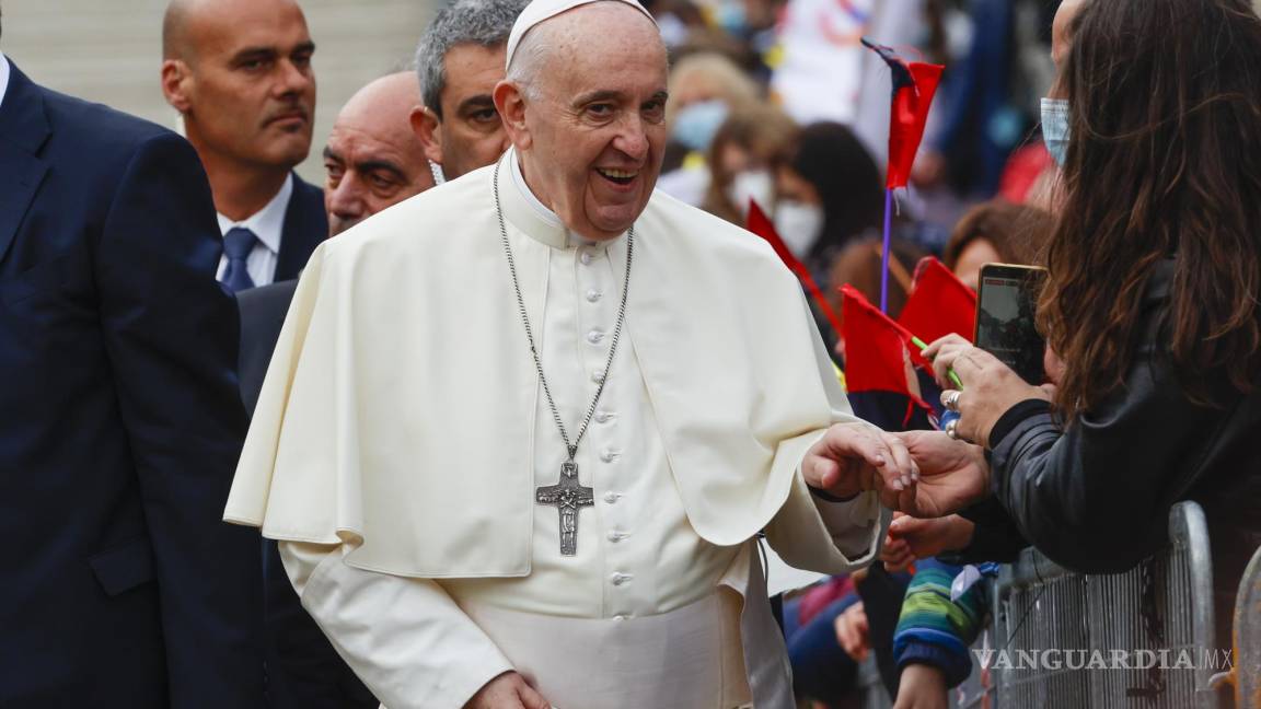 Papa Francisco pide a la sociedad que proteja a las mujeres víctimas de violencia