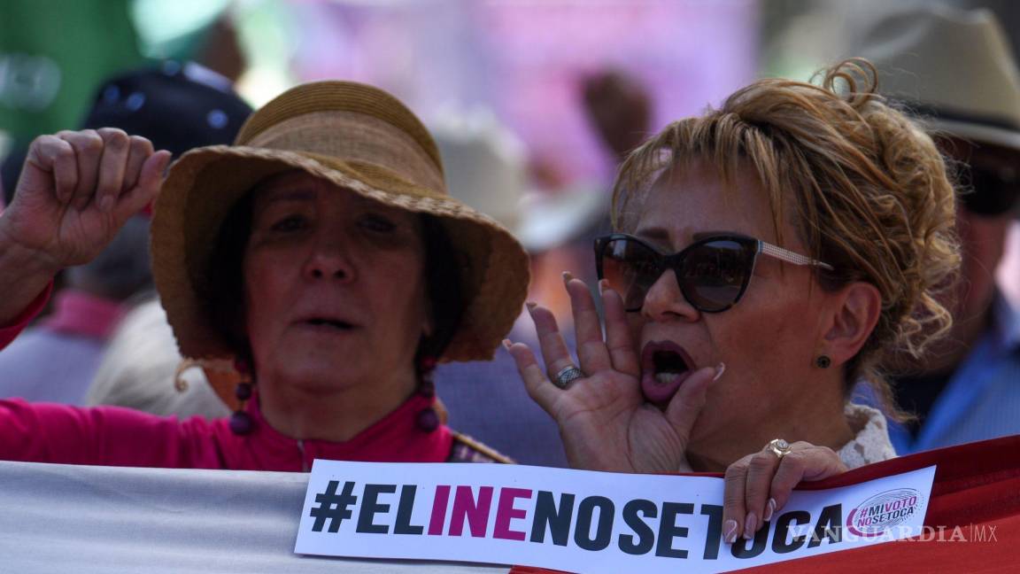Así toman las calles y plazas miles de mexicanos para defender al INE (Fotos)