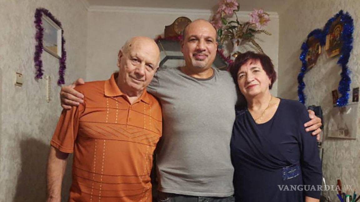 $!Valerii Garpenko con sus padres.