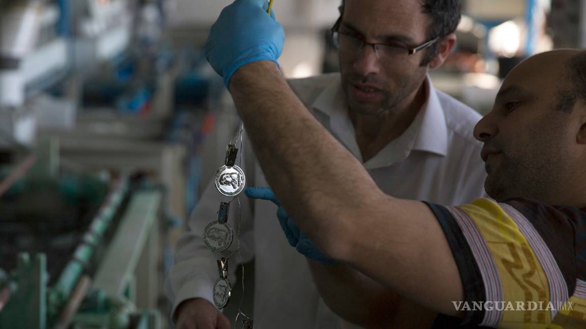 $!Acuñan una moneda con la imagen de Donald Trump en Jerusalén