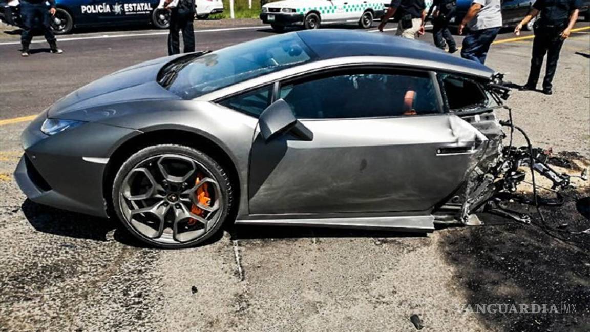 Lamborghini se parte a la mitad tras accidente en autopista Toluca-Palmillas