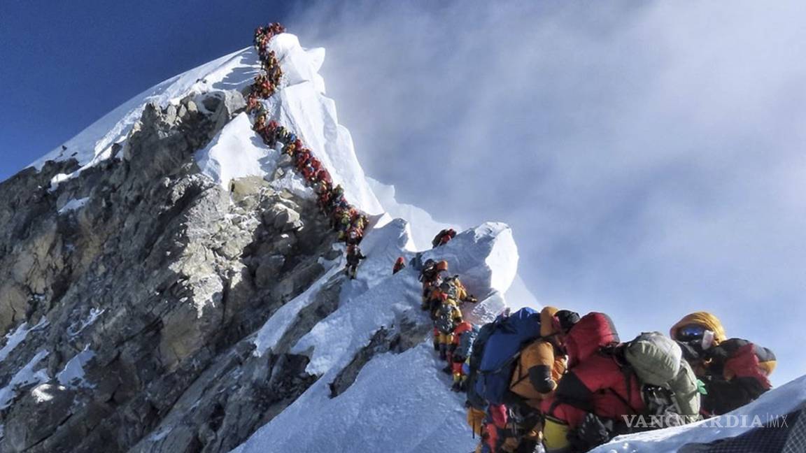 Aumentan las muertes en el Everest por una aglomeración peligrosa de alpinistas