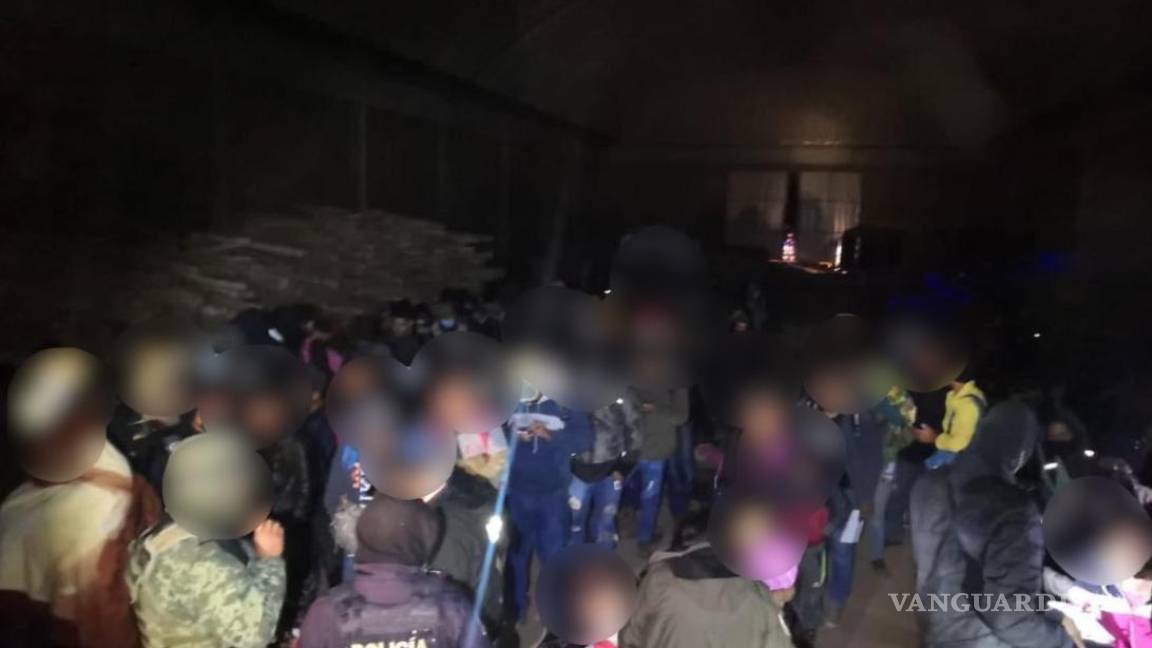 $!Aseguran a 230 migrantes en una bodega, en el Edomex
