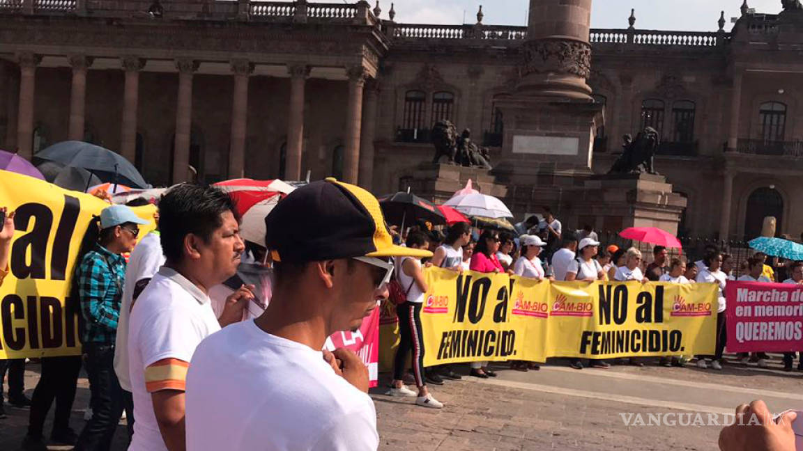 Se manifiestan en Monterrey contra el feminicidio