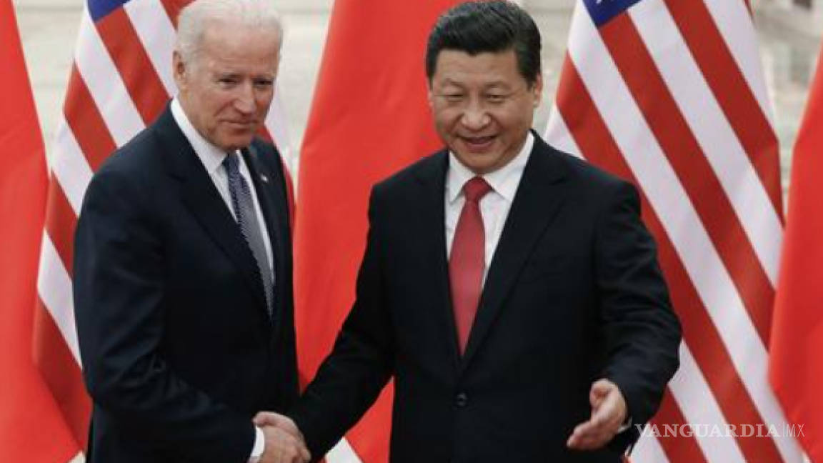 Joe Biden habla por teléfono con el presidente de China, Xi Jinping