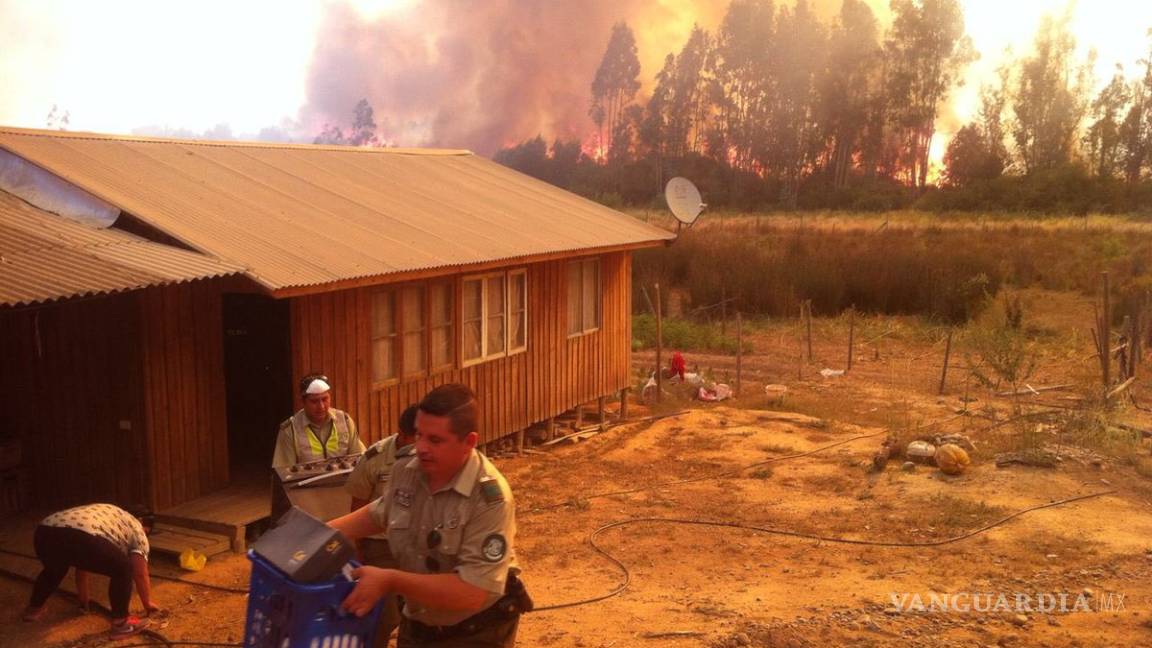 Chile afronta la peor ola de incendios de su historia; pide ayuda internacional