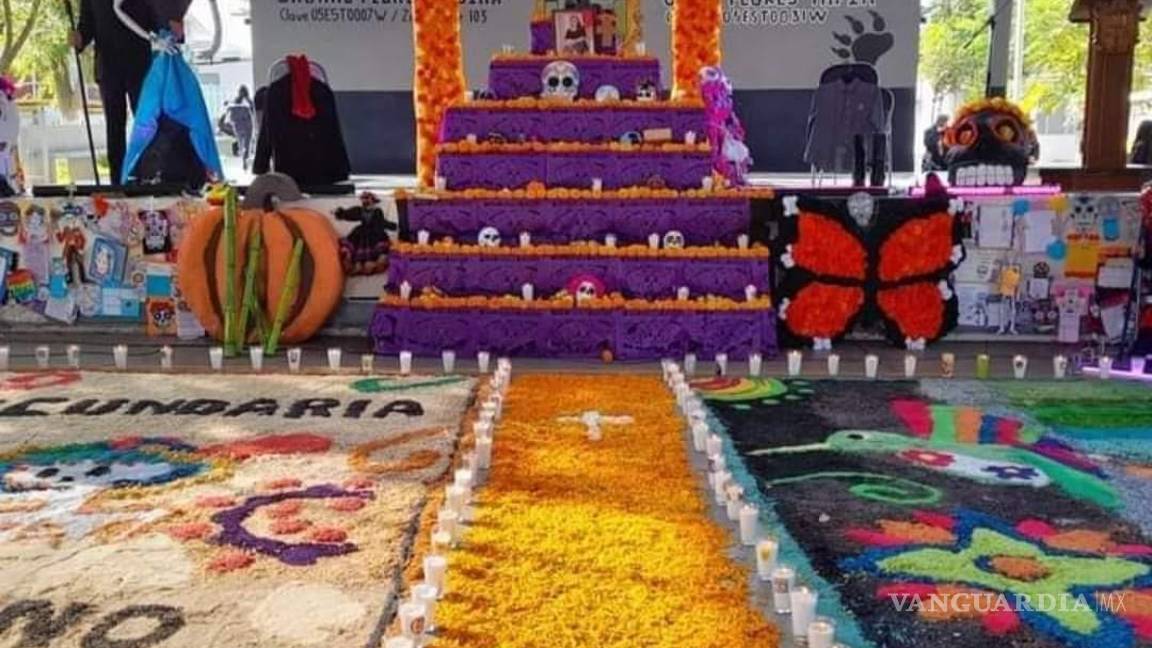 $!¿Ya viste estos altares en Saltillo? Dedicados a familiares, Walt Disney, Juan Gabriel, Cri-Cri y más (Fotos)