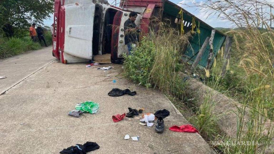 Veracruz: pierden la vida en volcadura dos migrantes, otros más resultan heridos