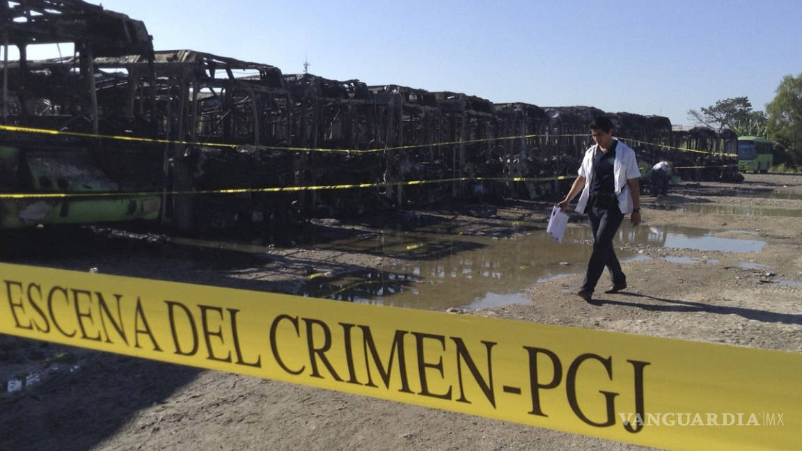 Investigan posible atentado en incendio de 47 autobuses en Villahermosa
