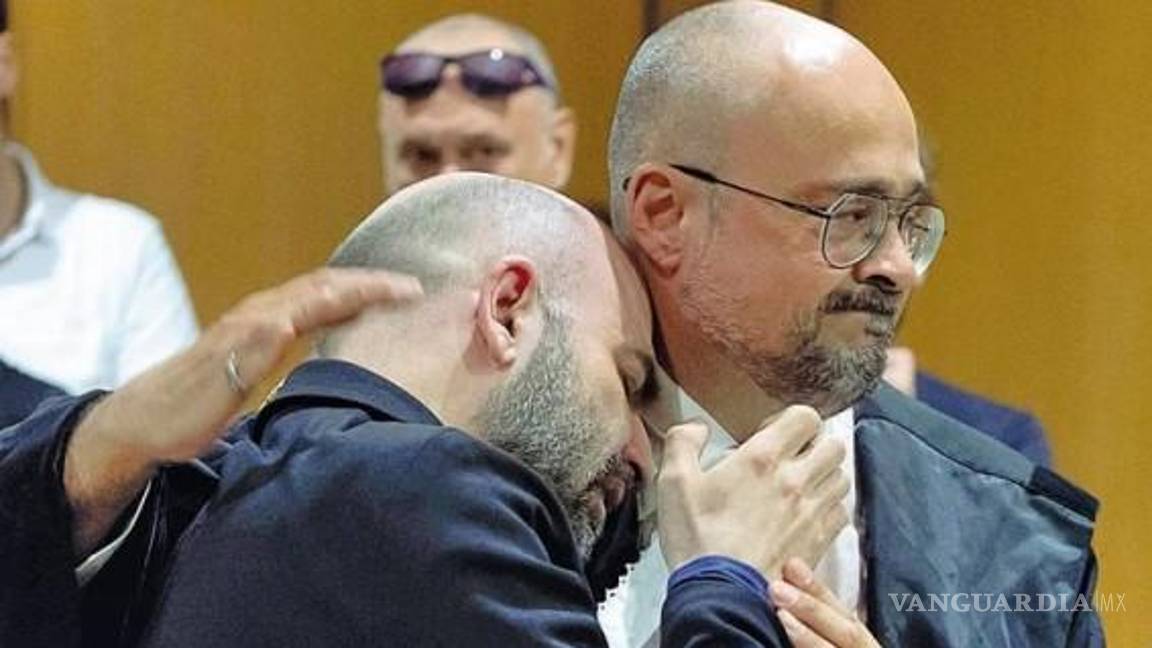 Rompe en llanto el escritor napolitano Roberto Saviano, por lograr la condena de los mafiosos que lo amenazaron de muerte