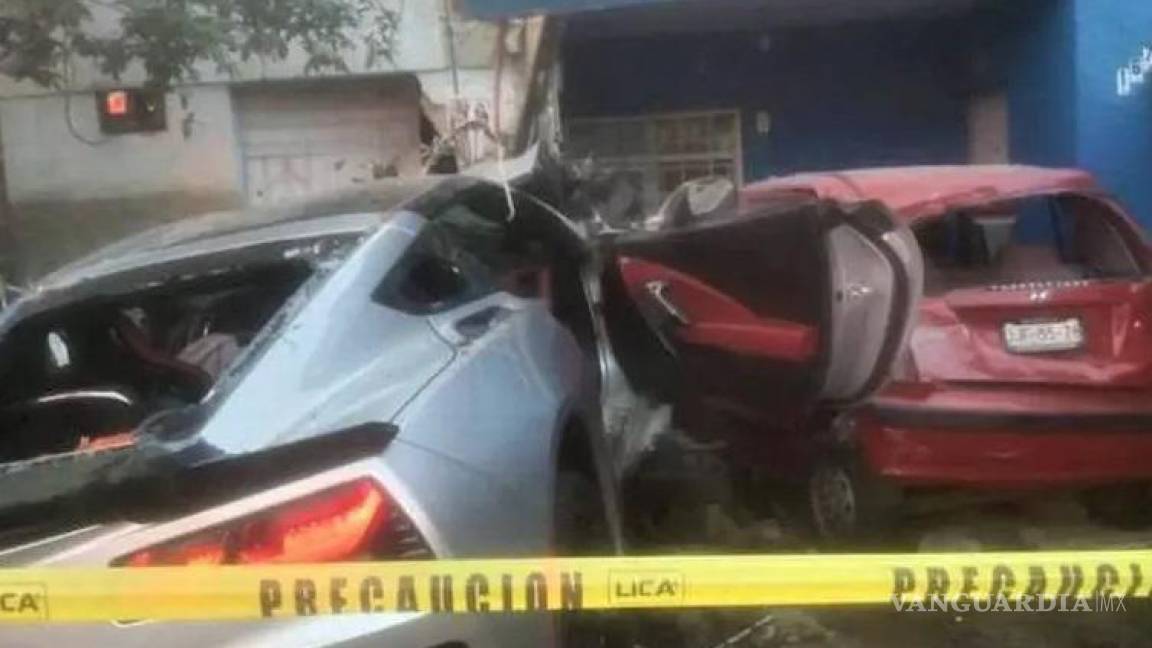 Mujer chocó su Corvette de más de 2 millones de pesos en la casa de su ex por despecho