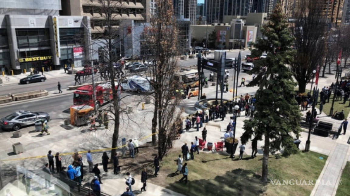 Camioneta embiste a una decena de peatones en Toronto, Canadá; reportan varios heridos