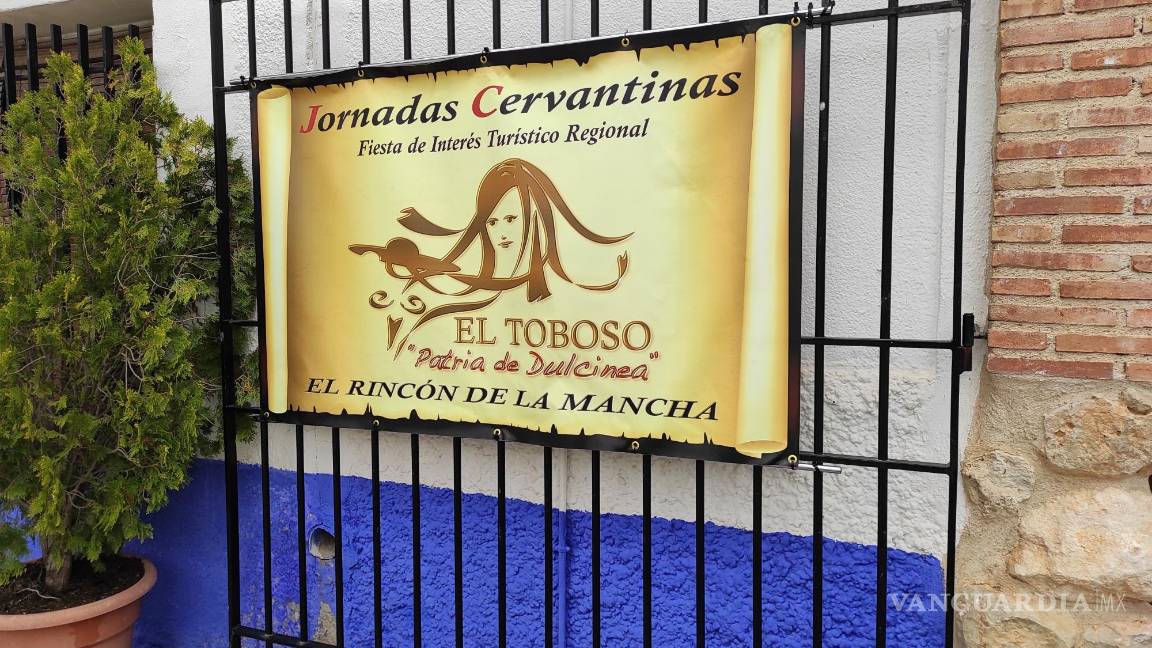 $!Las Jornadas Cervantinas se celebran en El Toboso del 23 abril al 3 de mayo. Carteles como éste, en el Rincón de la Mancha, lo recuerdan al visitante. EFE/Amalia González Manjavacas