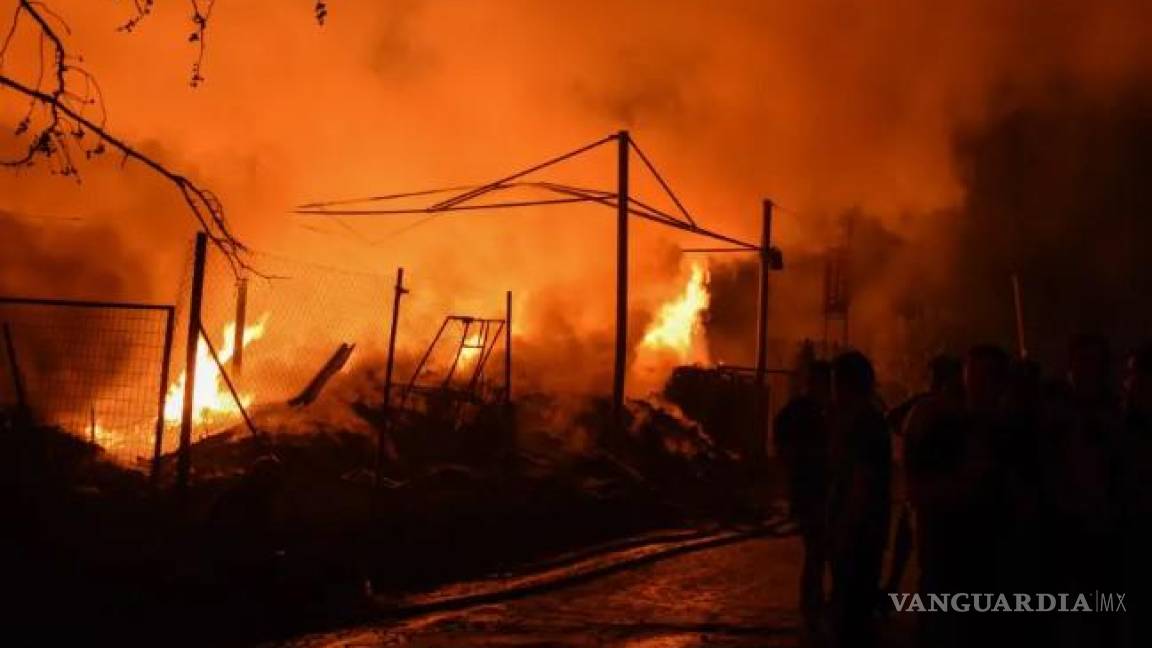 Cientos de bomberos luchan contra el peor incendio forestal del año en Grecia