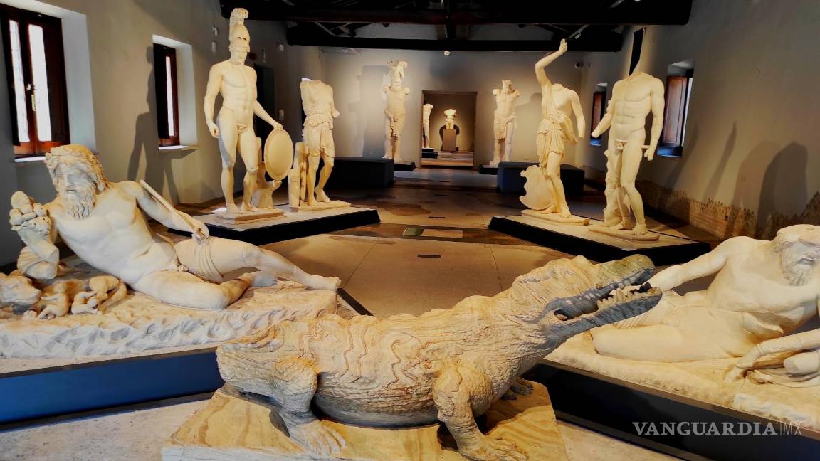 $!El emperador Adriano fue un enamorado de la escultura antigua, griega y egipcia y plagó de ellas su villa.