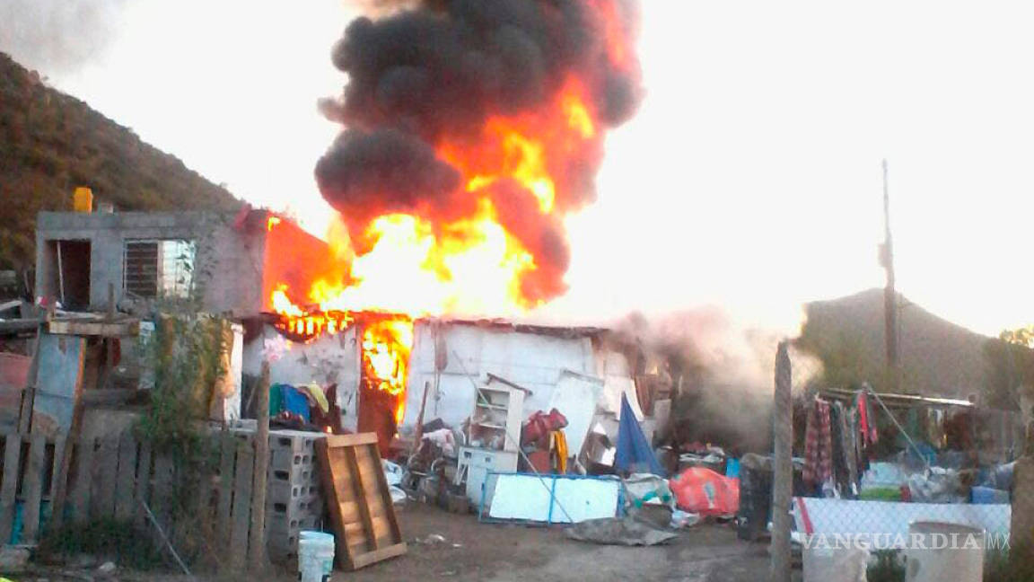 Incendio en tejabán deja en la calle a esposos pepenadores de Saltillo