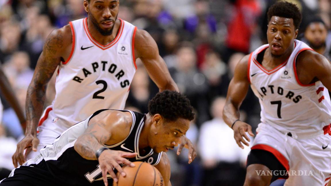 $!Kawhi Leonard aplica la ley del ex' y es el principal autor de la victoria de los Raptors sobre los Spurs