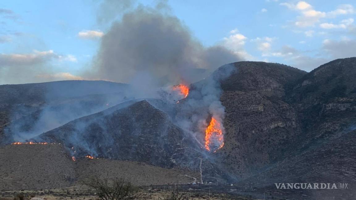 Ejército espera condiciones para bombardear nubes en Sierra de Arteaga y apagar el incendio con lluvia