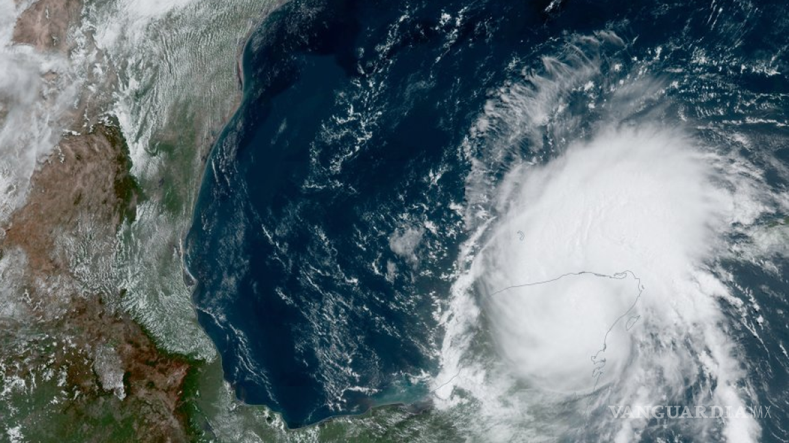 ‘Beryl’ se degradó a tormenta tropical sobre Yucatán, pero podría volver como huracán