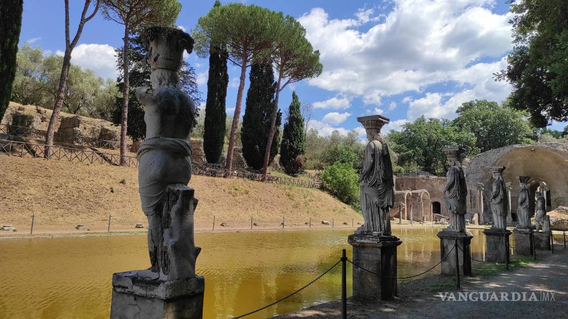 $!Villa Adriana en Tívoli. Vista parcial del enorme estanque del Conopus con las estatuas que lo bordeaban.