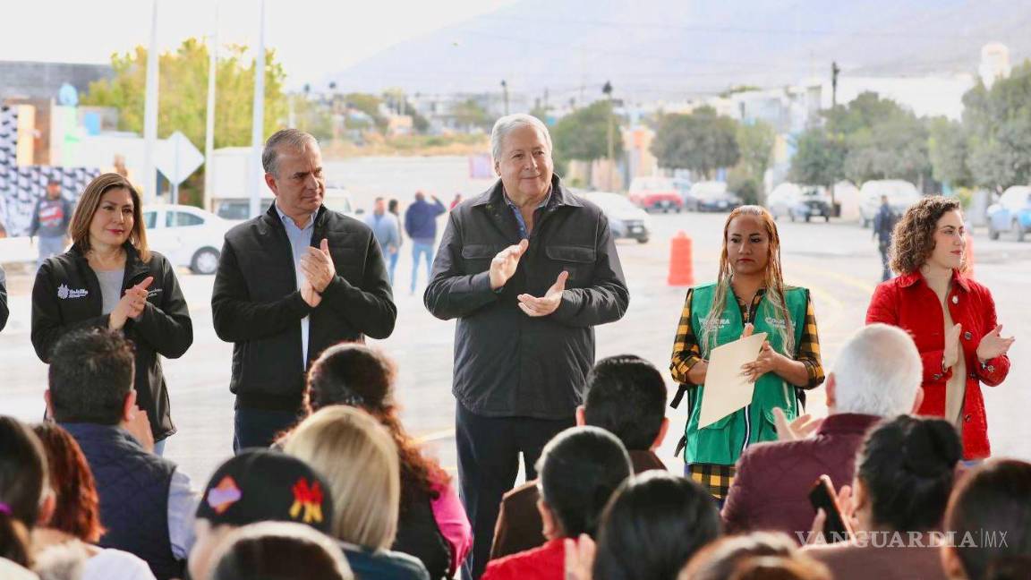 $!El alcalde José María Fraustro Siller encabezó la ceremonia de inauguración (C).