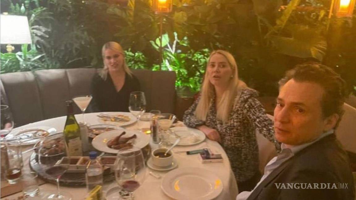 $!Emilio Lozoya Austin fue captado en un restaurante de la colonia Lomas de Chapultepec.