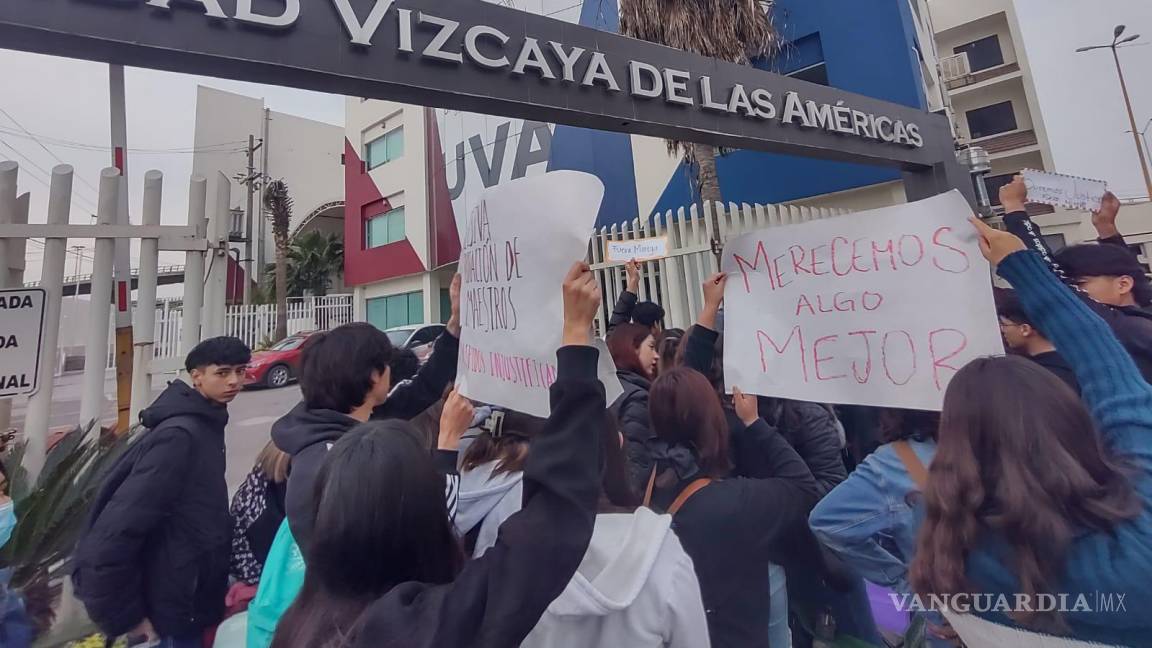 ‘Merecemos algo mejor’: estudiantes de preparatoria Vizcaya en Saltillo piden destitución de directora