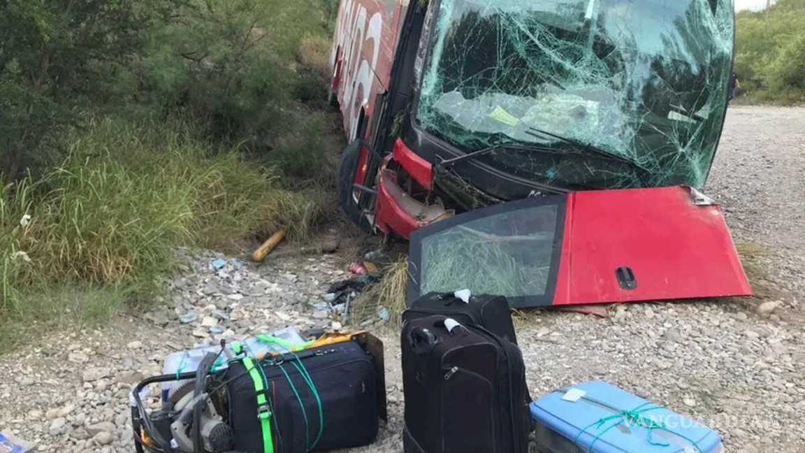Cae autobús a barranco en Sabinas; hay 11 heridos y conductor detenido
