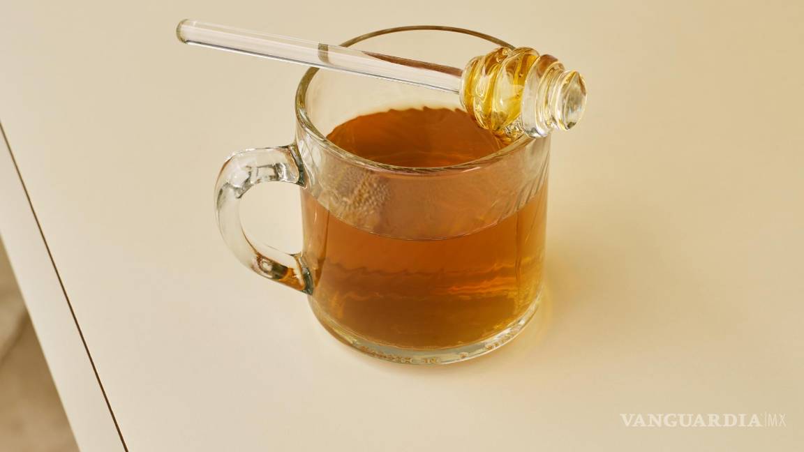 $!Un ponche caliente, en Palm Springs, California, el 10 de enero de 2023. Desde ponches calientes hasta sopa de pollo, hay algunas cosas importantes a tener en cuenta al decidir qué comer o beber cuando tiene un resfriado, dicen los expertos. (Joyce Lee/The New York Times)