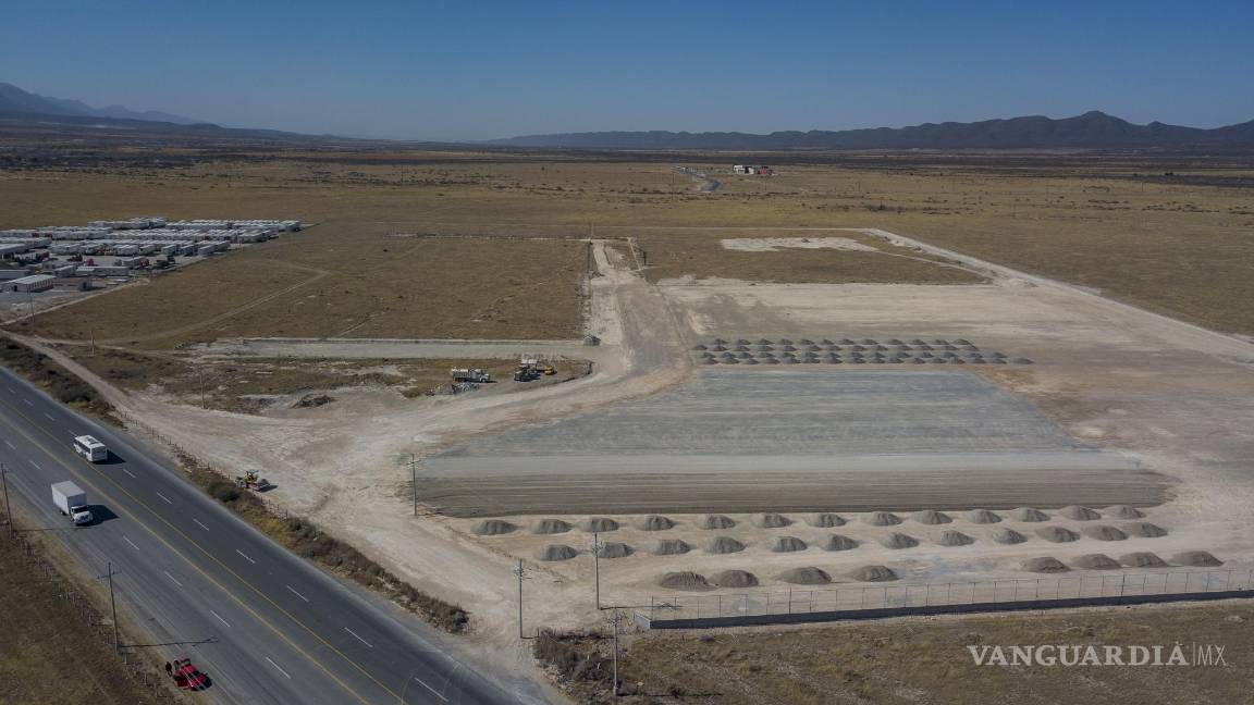 $!En Derramadero se puede apreciar la construcción de nuevas naves industriales, ante un inminente crecimiento por el arranque de producción de vehículos eléctricos.