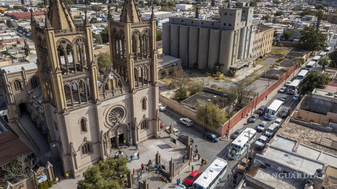 Peregrinan hacia el Santuario de la Virgen de Guadalupe más de 400 transportistas de Saltillo