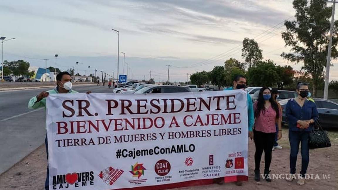$!AMLO fue recibido con protestas de yaquis, maestros y campesinos en Sonora