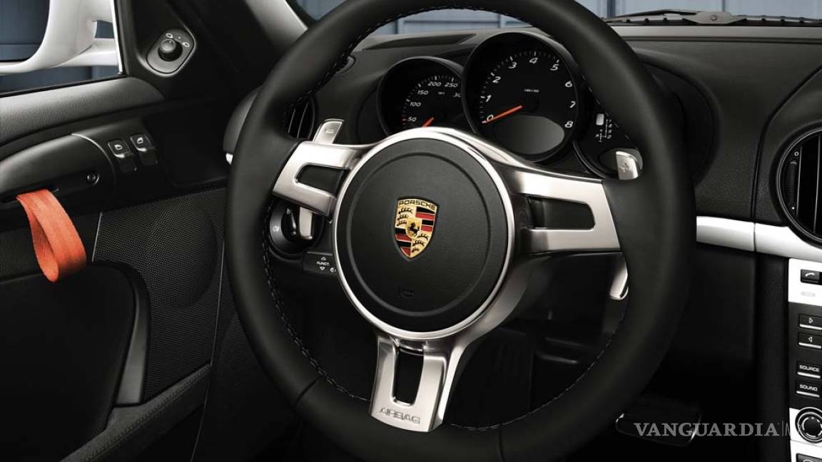 $!70 años de Porsche; dar 'voz' al Delorean, hasta tractores, 10 anécdotas en su legendaria historia